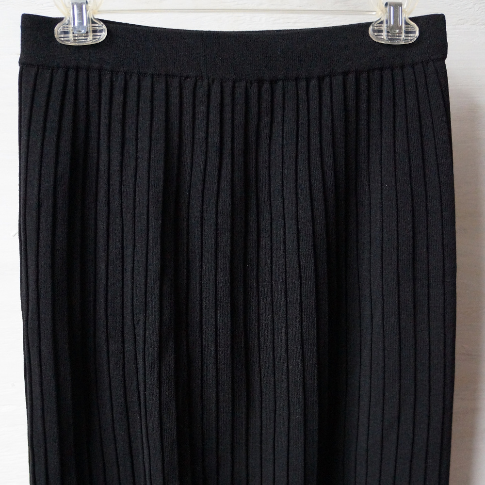 St John Pleated Pencil Skirt Santana Knit Size 8